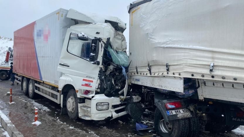 Nevşehir'de kamyon ve TIR çarpıştı: 1 ölü