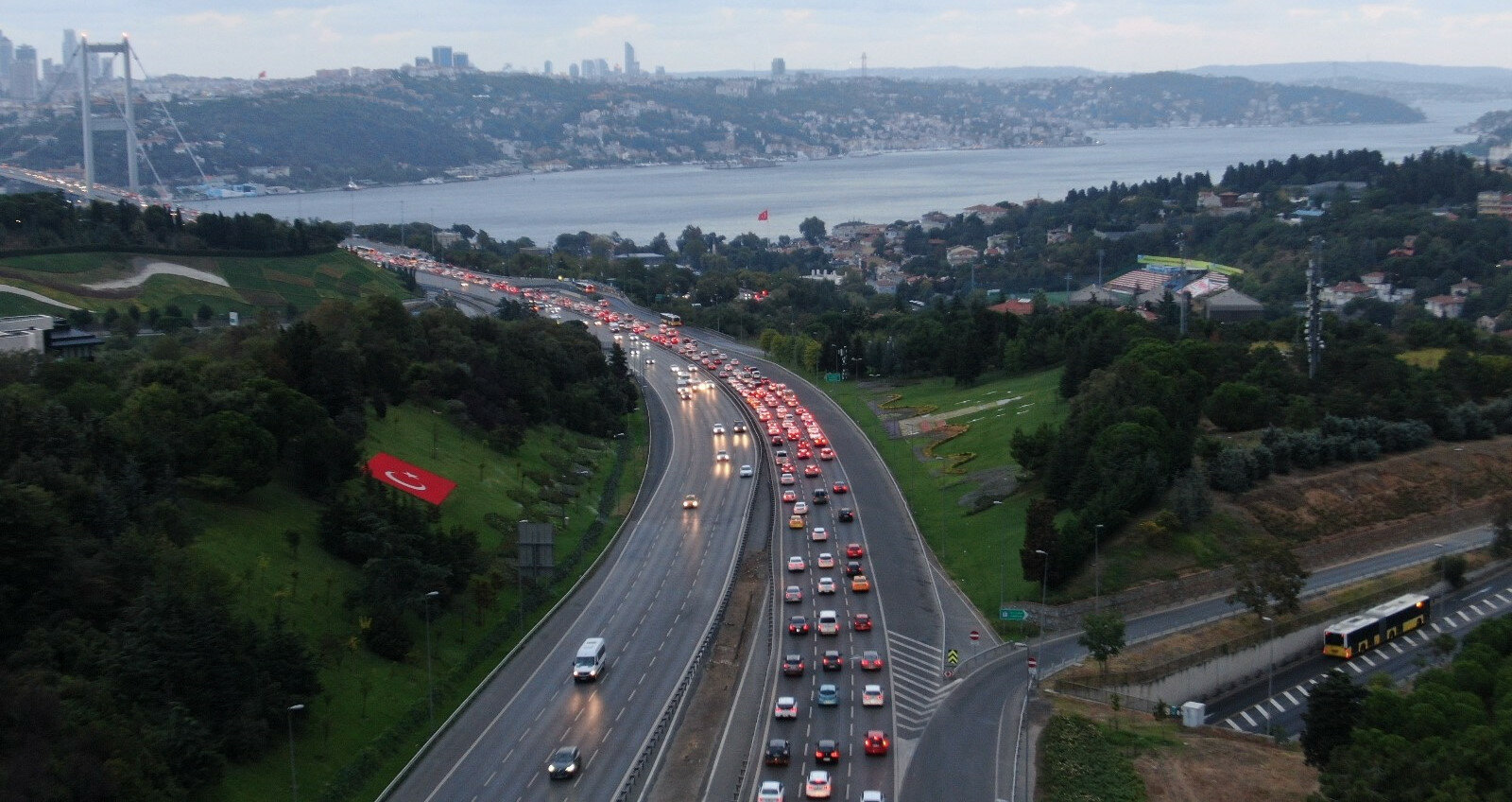Okullar açıldı, İstanbul trafiğinde yoğunluk başladı