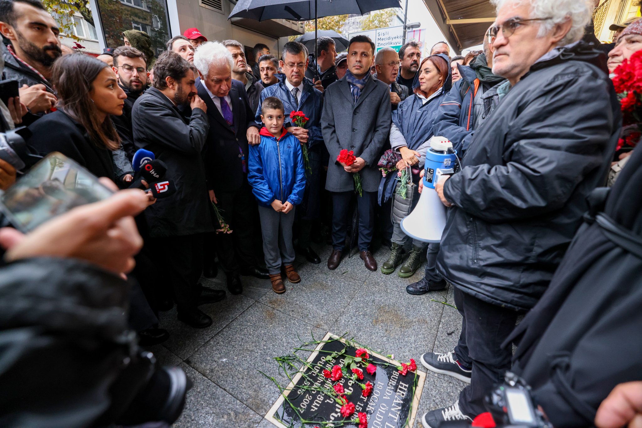 Özgür Özel'den Hrant Dink çağrısı