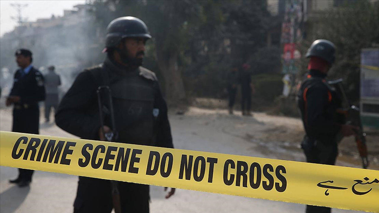 Pakistan’da cami yakınında intihar saldırısı: 52 ölü