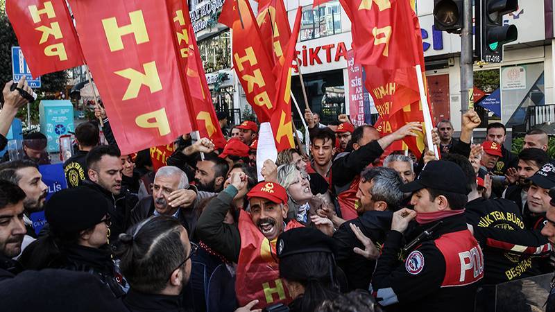 Polis Taksim'e çıkılmasına izin vermedi; onlarca kişi gözaltına alındı!
