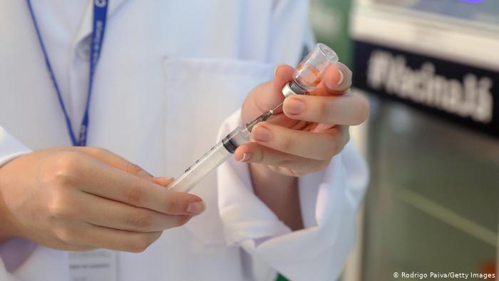 Sağlık Bakanlığı'ndan yeni aşı kararları: 15 yaş üstüne ve kronik hastalığı olan 12 yaş üstüne aşı hakkı