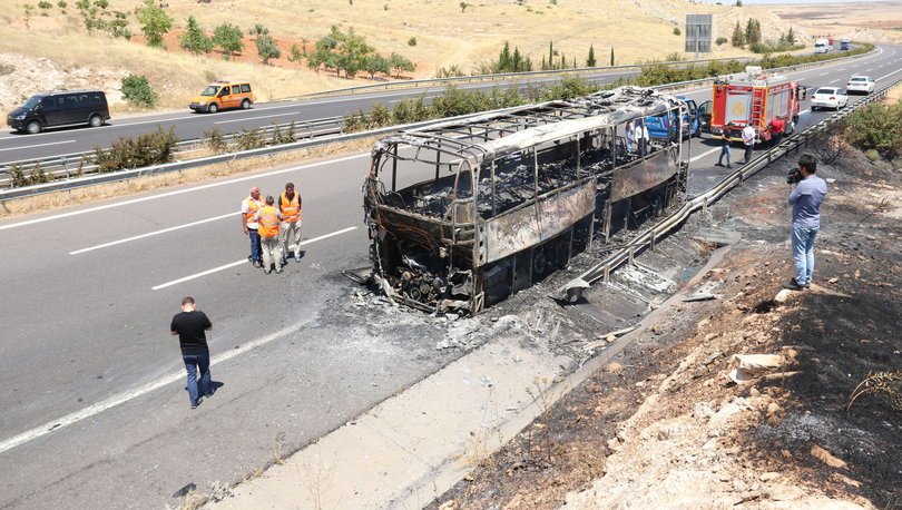 Şanlıurfa'da seyir halindeki yolcu otobüsü yandı!