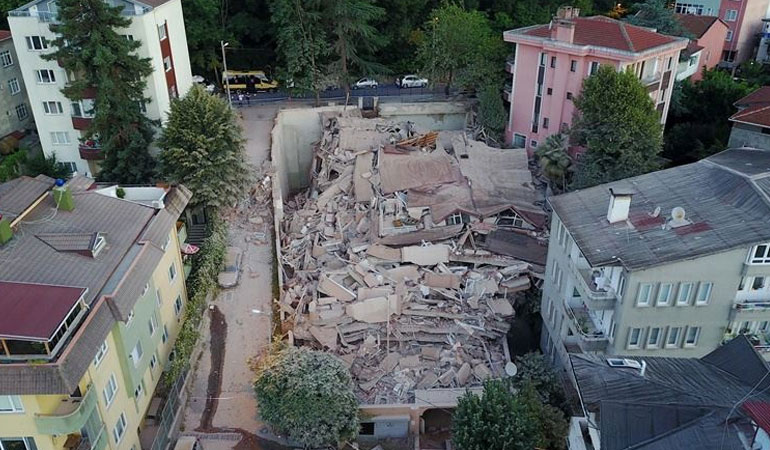 Sarıyer'de kaçak yapılan 9 katlı bina çöktü