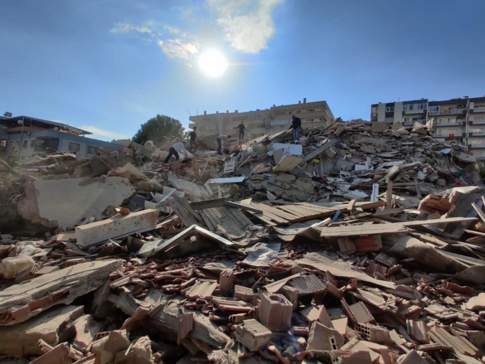 İzmir Valisi: 4 bina yıkıldı, 70'e yakın vatandaşımız kurtarıldı