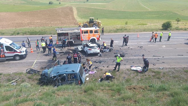 Sivas'ta katliam gibi kaza: 9 kişi hayatını kaybetti