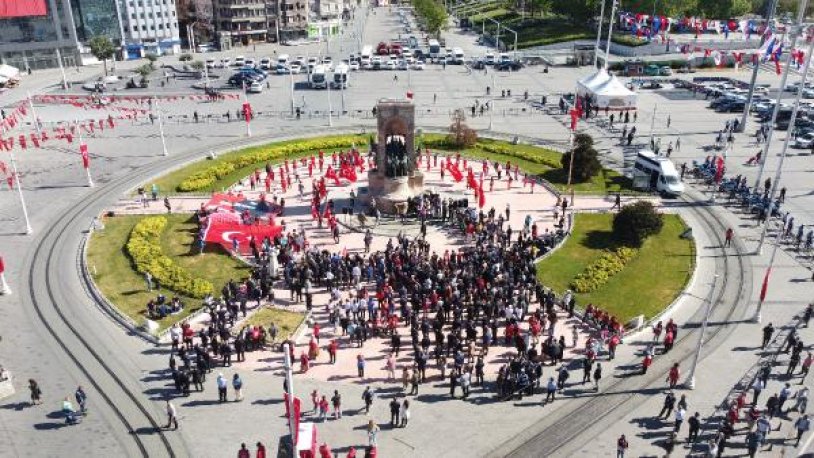 Taksim Cumhuriyet Anıtı'nda 19 Mayıs Atatürk'ü Anma, Gençlik ve Spor Bayramı töreni