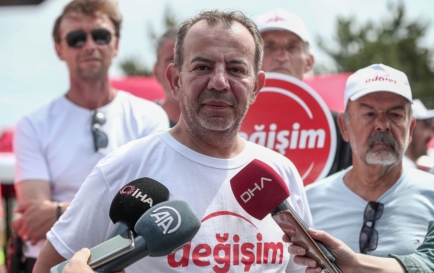 Tanju Özcan 'istifa' kararından vazgeçti