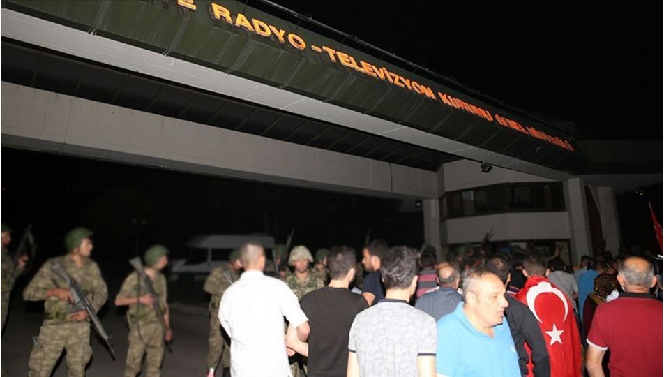 TRT'de darbe bildirisi okutan komutanın cezası belli oldu