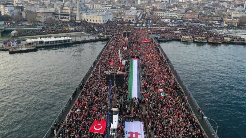 TÜGVA'dan "Şehitlerimize rahmet, Filistin'e destek, İsrail'e lanet" yürüyüşü