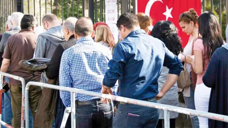 Türkiye’den yurt dışına çıkmak isteyenlerin sayısı 3.5 kat arttı