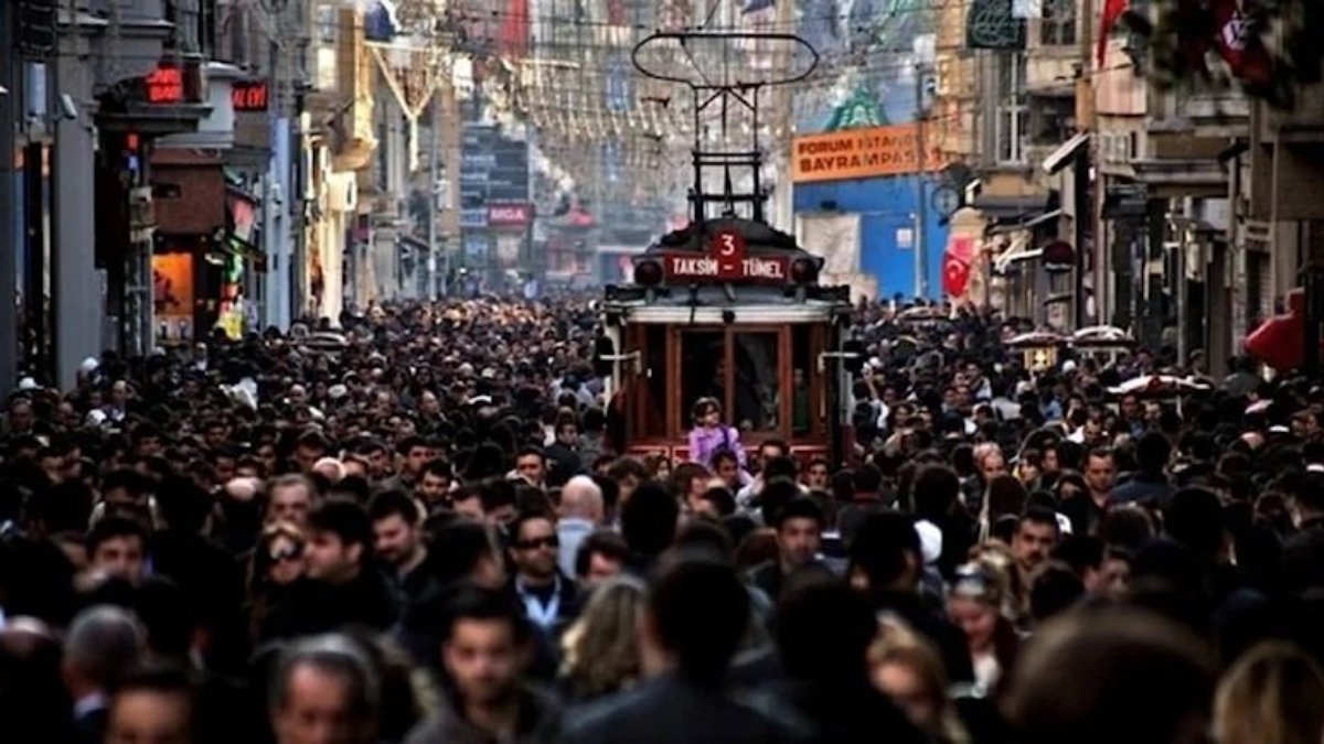 Türkiye nüfusu bir yılda 92 bin 824 kişi arttı