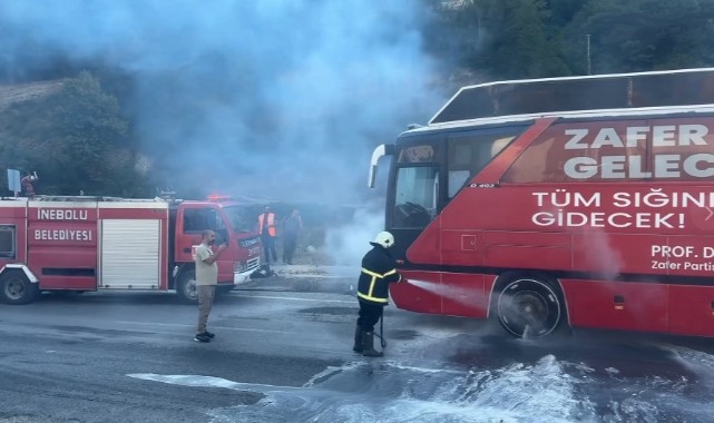 Ümit Özdağ'ın otobüsünde yangın çıktı!
