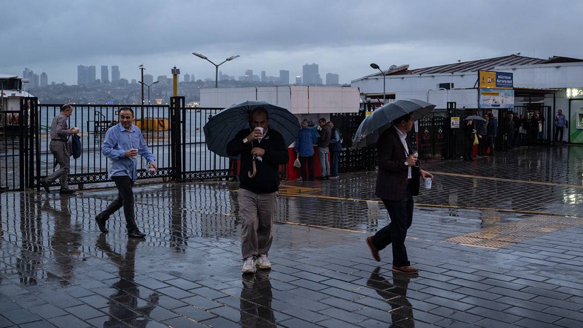 Valilik ve AKOM uyardı: İstanbul'da hafta sonu kuvvetli yağış bekleniyor!