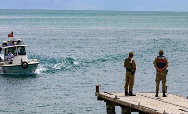 Van Gölü'nde kaybolan tekneyi arama çalışmalarında 1 kişinin daha cesedi bulundu