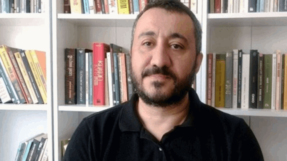 Yeni Şafak yazarının şikayeti üzerine gözaltına alınan Kemal Özkiraz serbest bırakıldı