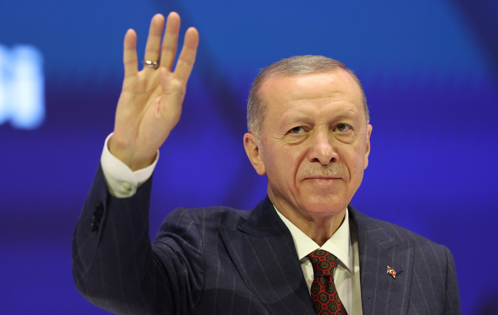 Yeniden genel başkan seçilen Erdoğan'ın ilk mesajı 'seçim' oldu