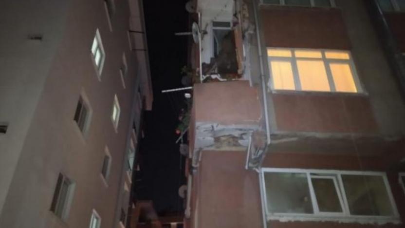 Yıkım kararı olan binanın balkonu çöktü: 1 kişi yaşamını yitirdi