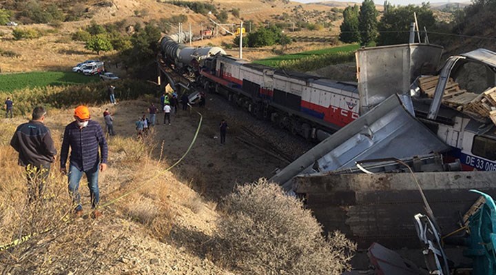 Yozgat'ta iki yük treni çarpıştı: 2 yaralı
