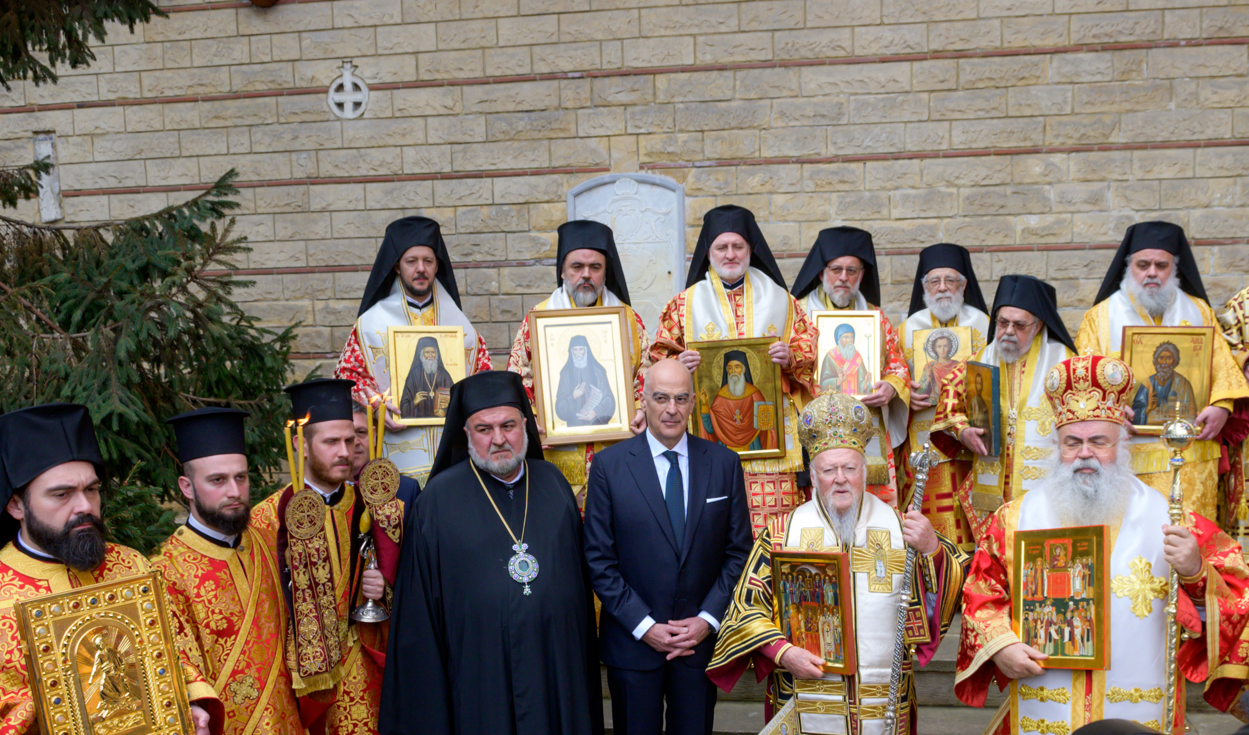 Yunanistan Dışişleri Bakanı Dendias, Fener Rum Patrikhanesi'nde düzenlenen ayine katıldı