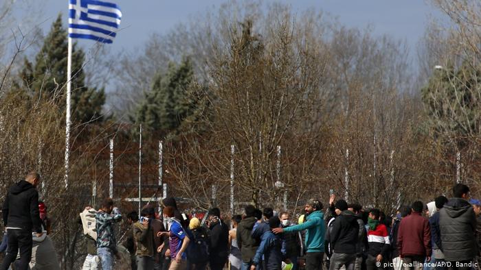 Yunanistan Türkiye sınırındaki birliklerini artırdı