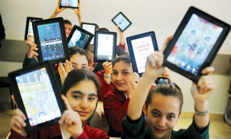 Ziya Selçuk'tan velilere tablet dağıtımına ilişkin uyarı